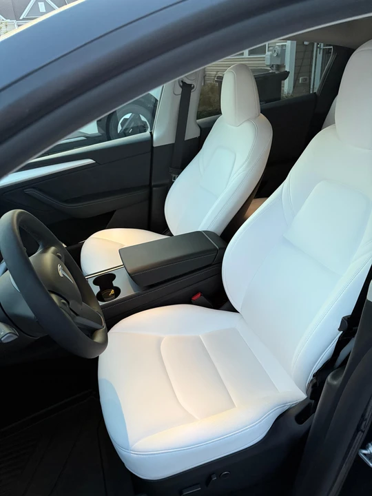 2025 Tesla Model Y Performance - Image 19 of 31