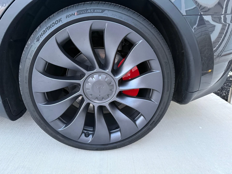 2025 Tesla Model Y Performance - Image 12 of 31