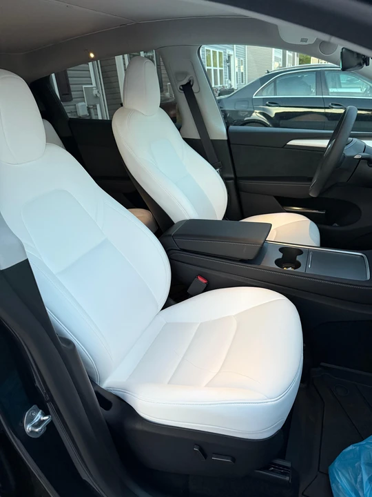 2025 Tesla Model Y Performance - Image 21 of 31