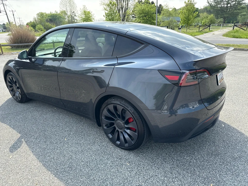 2025 Tesla Model Y Performance - Image 7 of 31