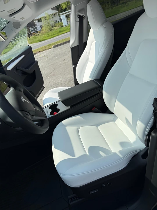 2025 Tesla Model Y Performance - Image 20 of 31