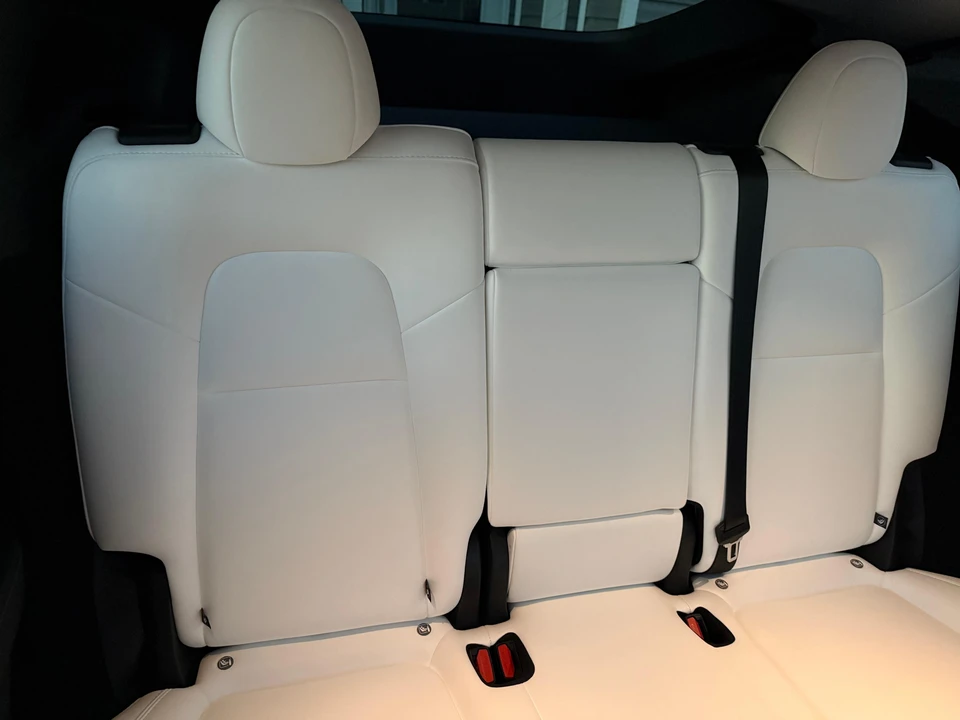 2025 Tesla Model Y Performance - Image 24 of 31