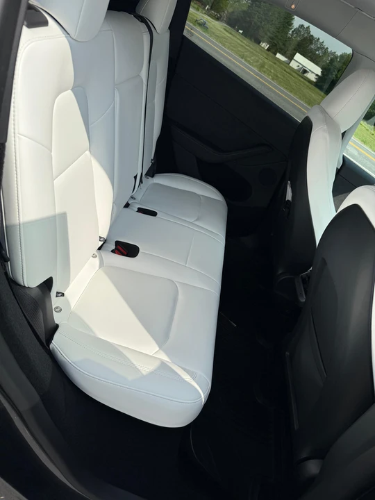 2025 Tesla Model Y Performance - Image 23 of 31