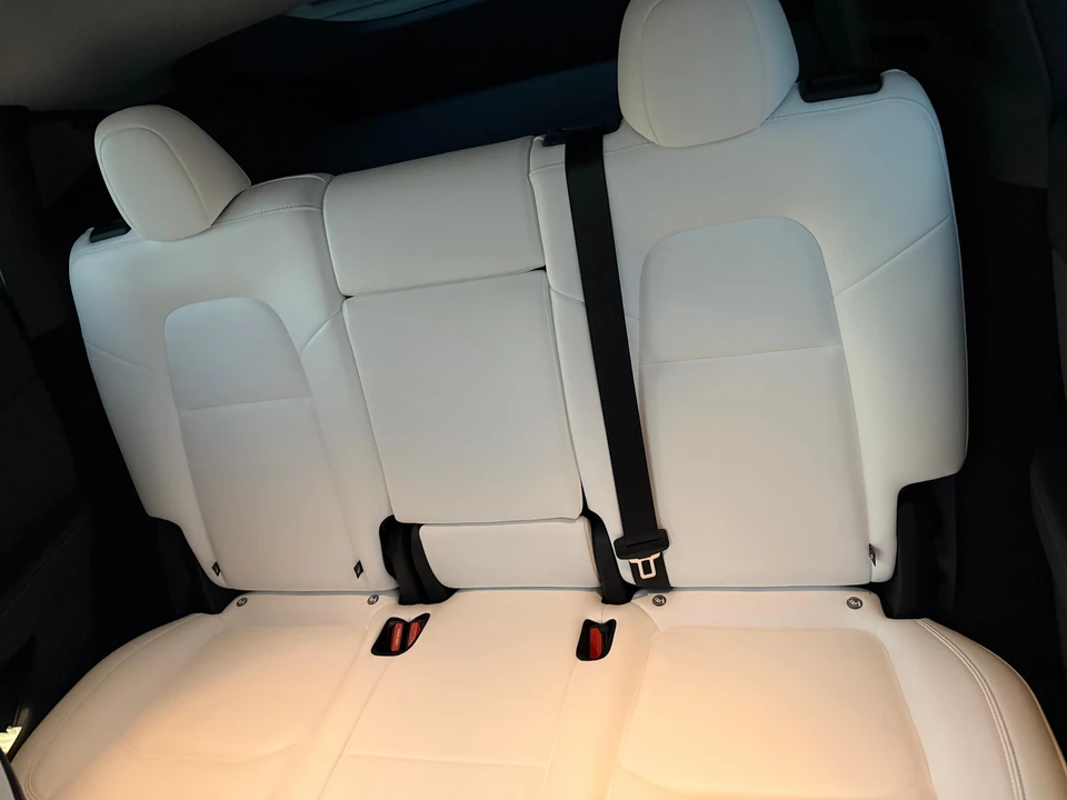 2025 Tesla Model Y Performance - Image 25 of 31