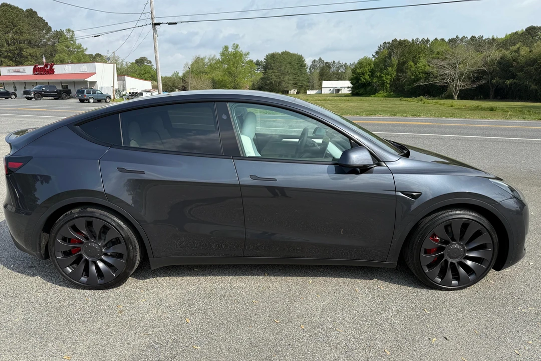 2025 Tesla Model Y Performance - Image 3 of 31