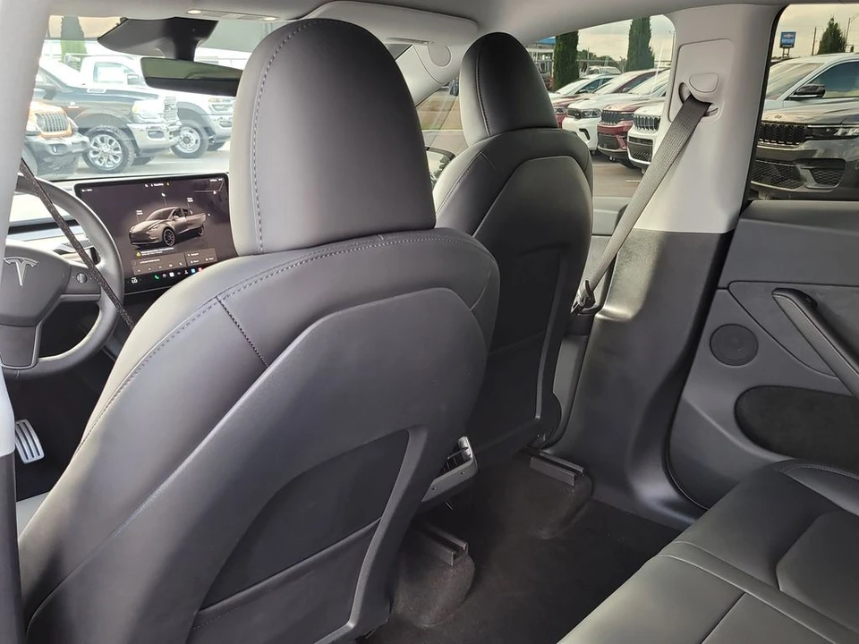 2025 Tesla Model Y Performance - Image 10 of 12