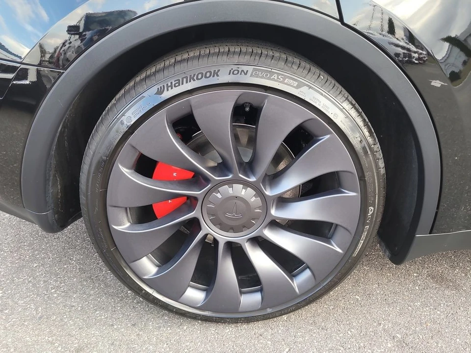 2025 Tesla Model Y Performance - Image 5 of 12