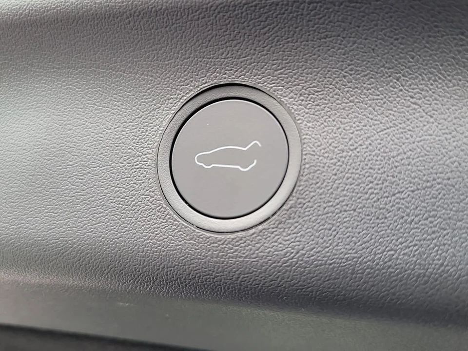 2025 Tesla Model Y Performance - Image 8 of 12