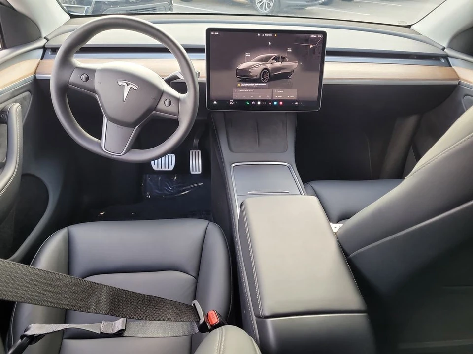 2025 Tesla Model Y Performance - Image 12 of 12