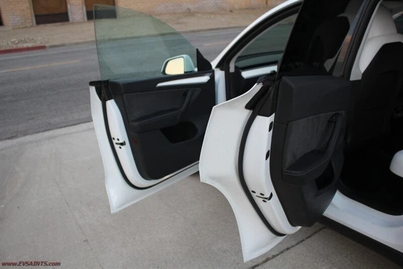 2025 Tesla Model Y Performance - Image 10 of 21