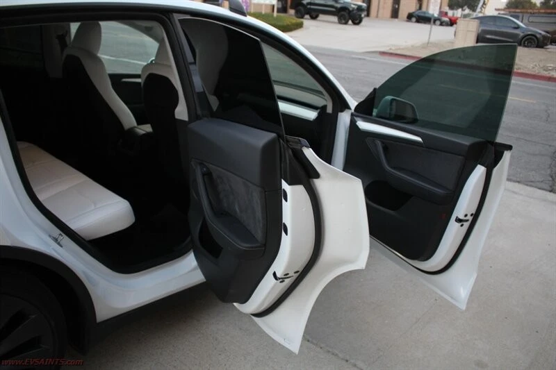 2025 Tesla Model Y Performance - Image 9 of 21