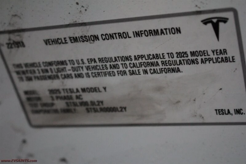 2025 Tesla Model Y Performance - Image 19 of 21