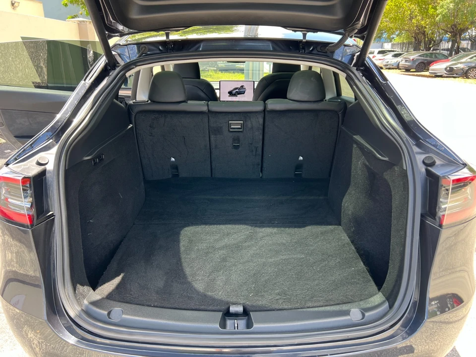 2025 Tesla Model Y - Image 18 of 31