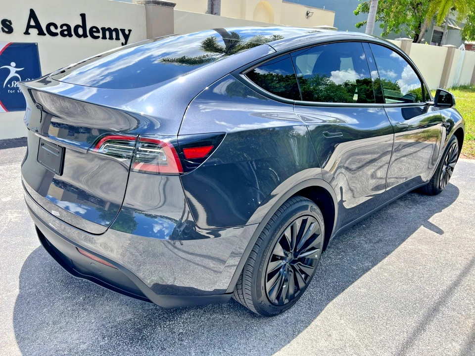 2025 Tesla Model Y - Image 8 of 31