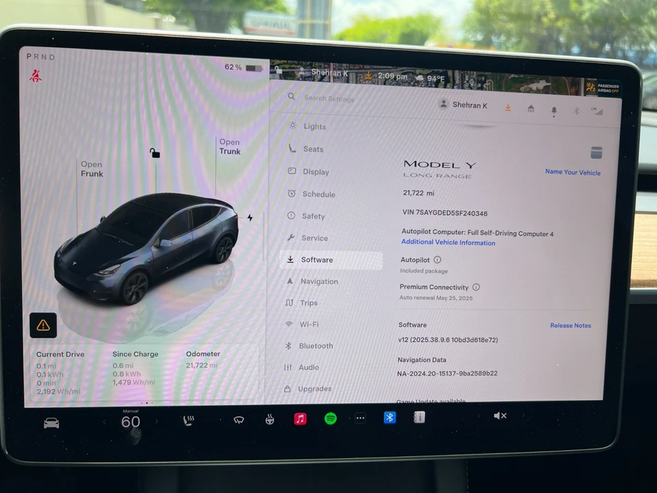 2025 Tesla Model Y - Image 24 of 31