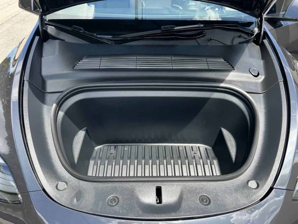 2025 Tesla Model Y - Image 11 of 31