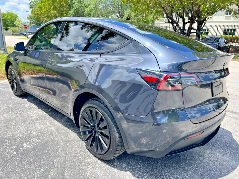 2025 Tesla Model Y - Image 6 of 31