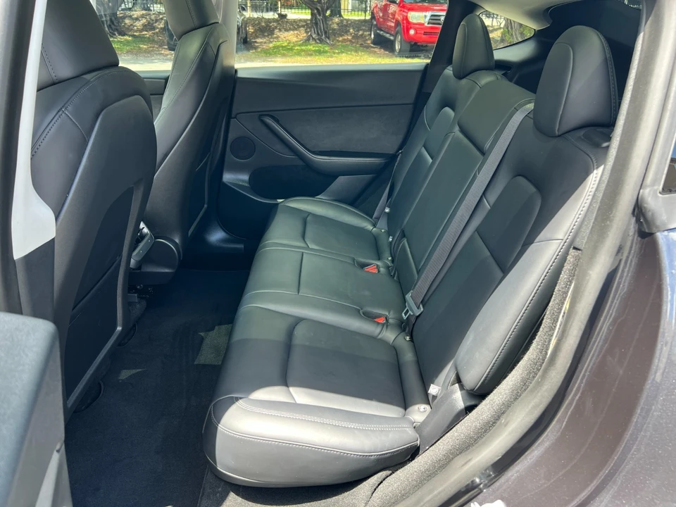 2025 Tesla Model Y - Image 15 of 31