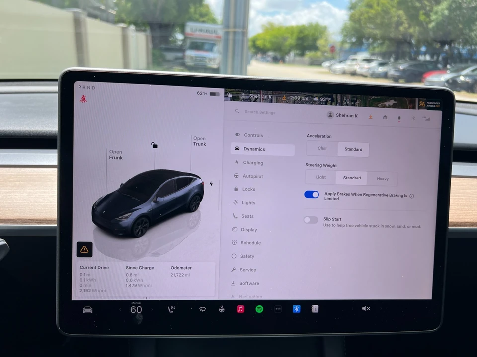 2025 Tesla Model Y - Image 22 of 31