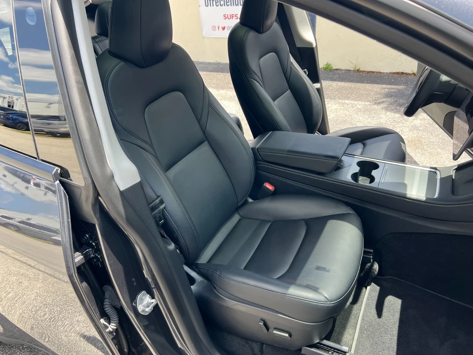 2025 Tesla Model Y - Image 16 of 31