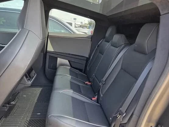 2025 Tesla Cybertruck - Image 3 of 4