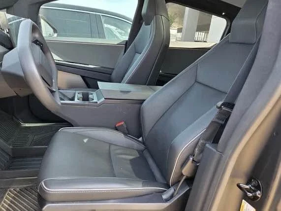 2025 Tesla Cybertruck - Image 2 of 4