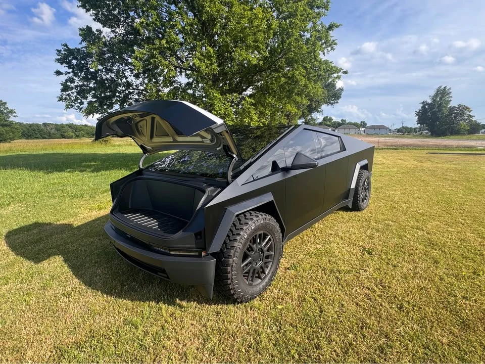 2025 Tesla Cybertruck - Image 19 of 19