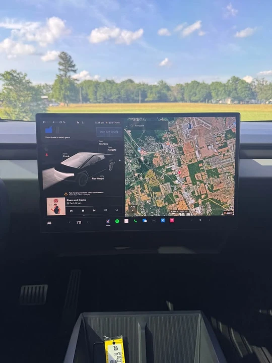 2025 Tesla Cybertruck - Image 18 of 19