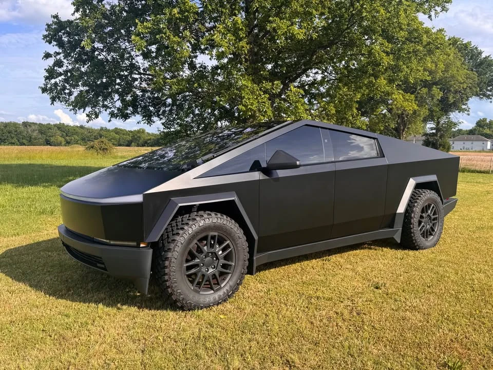 2025 Tesla Cybertruck - Image 2 of 19