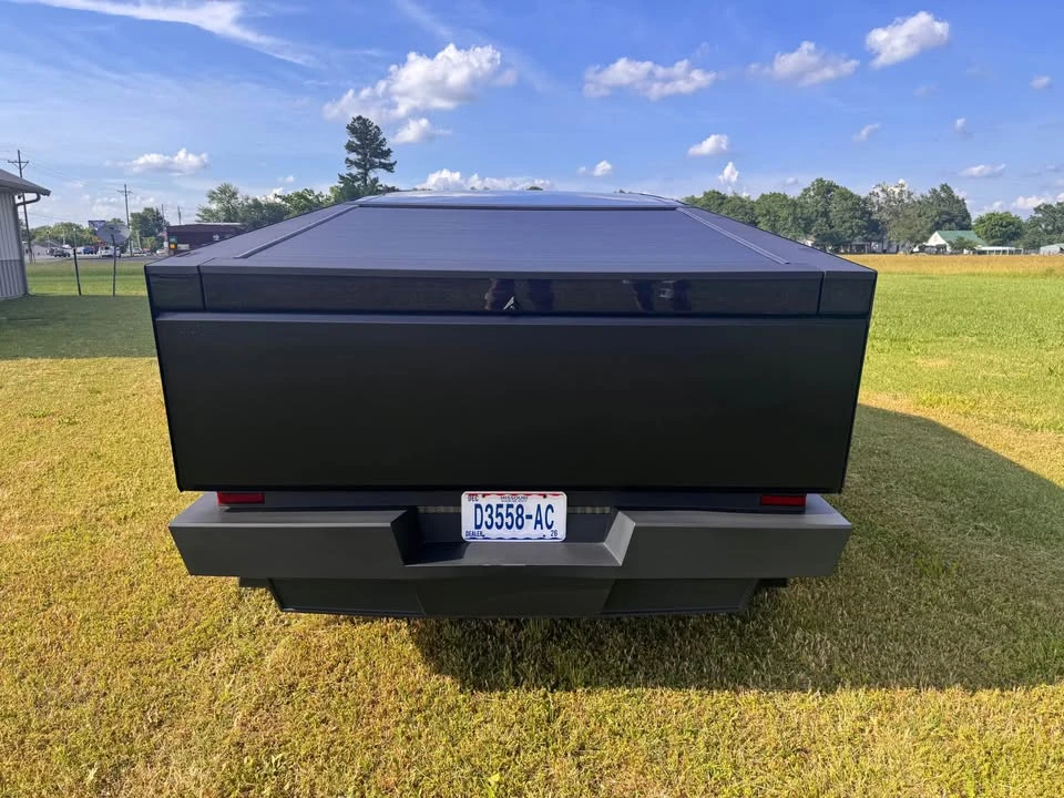 2025 Tesla Cybertruck - Image 5 of 19