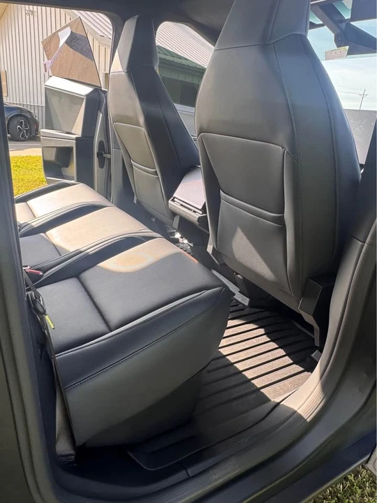 2025 Tesla Cybertruck - Image 16 of 19