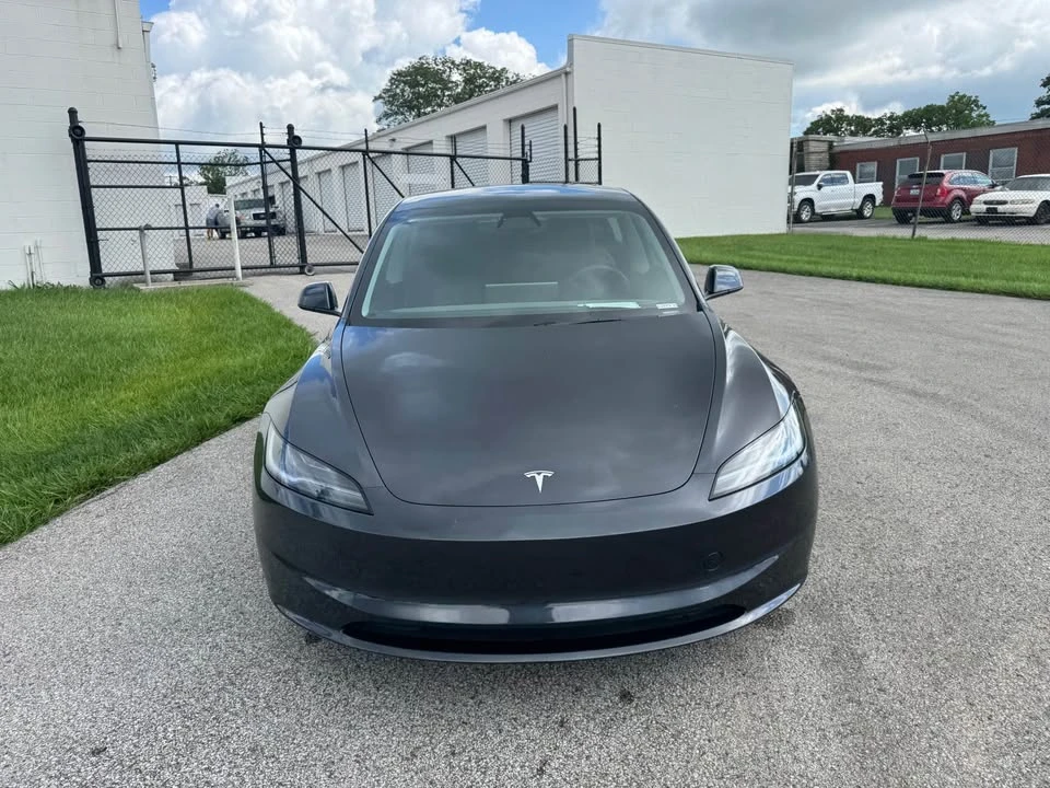 2025 Tesla Model 3 - Image 8 of 12