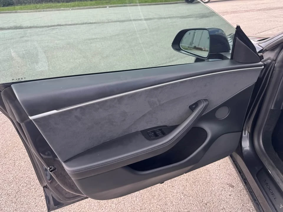2025 Tesla Model 3 - Image 11 of 12