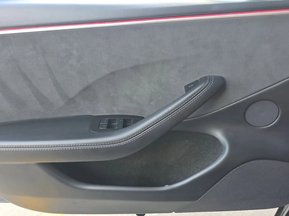 2025 Tesla Model 3 - Image 16 of 20