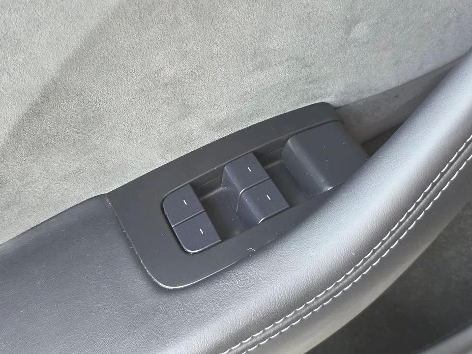 2025 Tesla Model 3 - Image 17 of 20