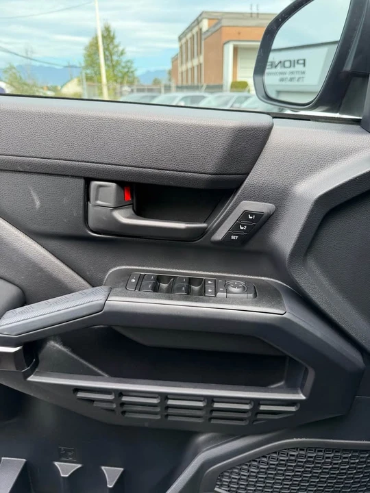 2025 Toyota 4Runner 6th Gen - Image 15 of 16