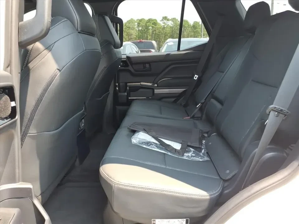 2025 Toyota 4Runner 6th Gen - Image 13 of 14