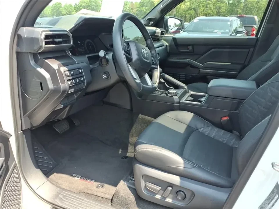 2025 Toyota 4Runner 6th Gen - Image 7 of 14