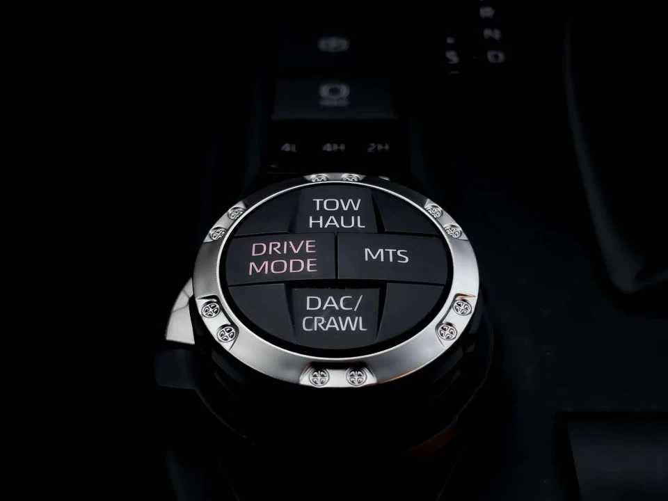 2025 Toyota 4Runner 6th Gen - Image 18 of 19