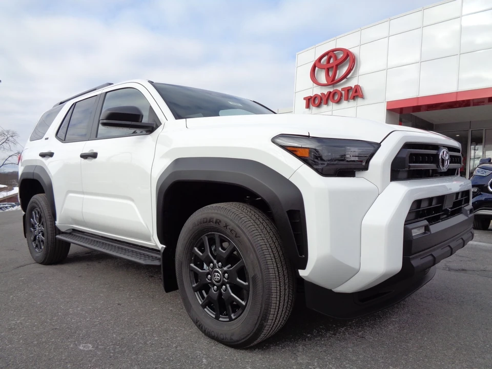 2025 Toyota 4Runner 6th Gen - Image 2 of 21