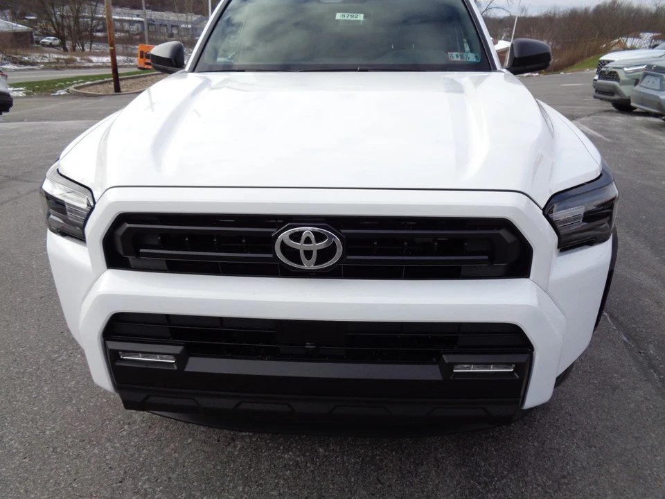 2025 Toyota 4Runner 6th Gen - Image 9 of 21