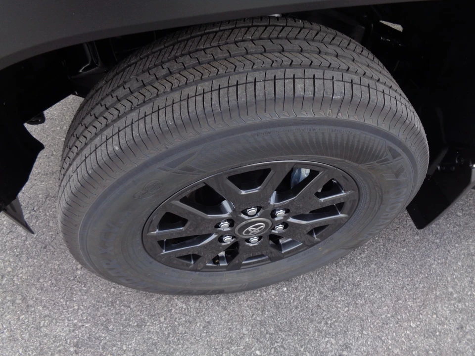 2025 Toyota 4Runner 6th Gen - Image 10 of 21