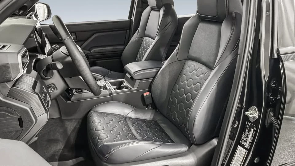2025 Toyota 4Runner 6th Gen - Image 10 of 20
