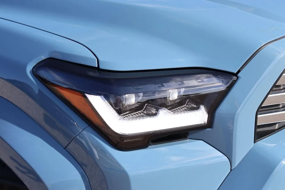 2025 Toyota 4Runner 6th Gen - Image 8 of 20
