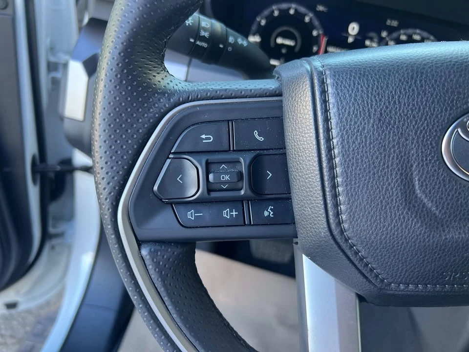 2025 Toyota 4Runner 6th Gen - Image 7 of 18