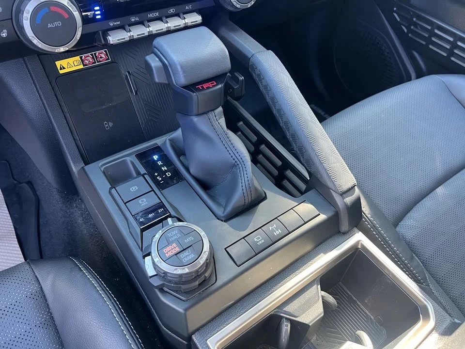 2025 Toyota 4Runner 6th Gen - Image 15 of 18