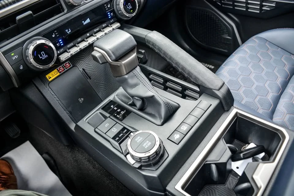 2025 Toyota 4Runner 6th Gen - Image 13 of 16