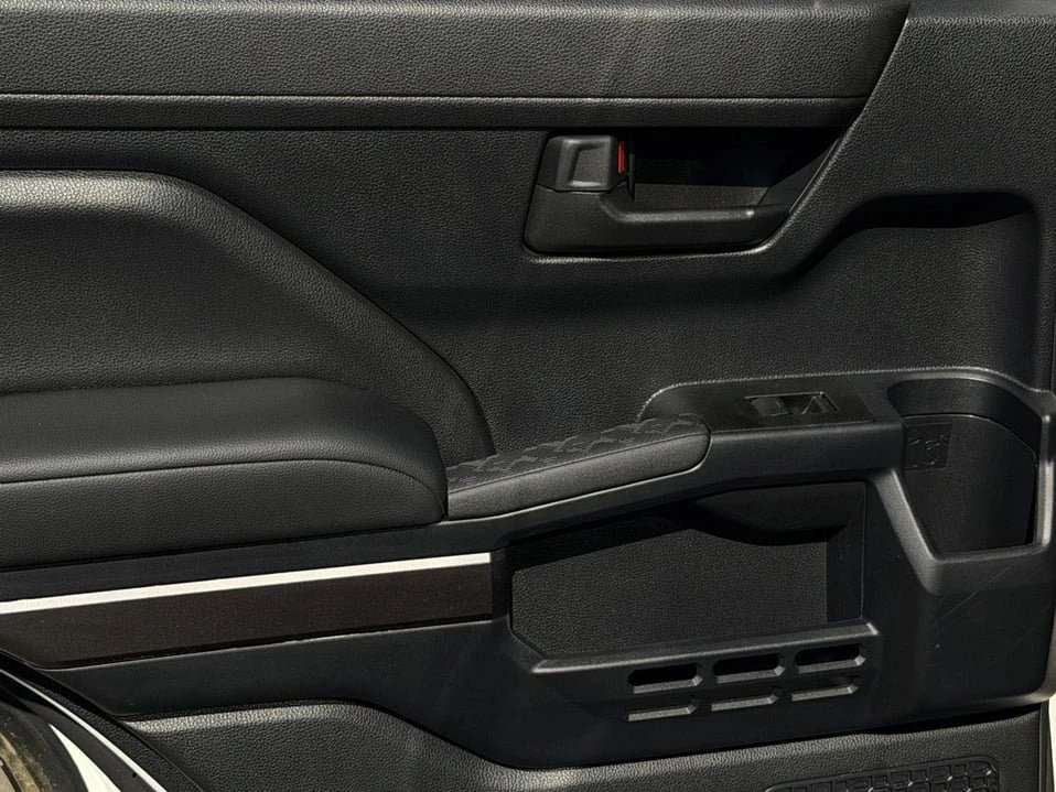 2025 Toyota 4Runner 6th Gen - Image 8 of 9