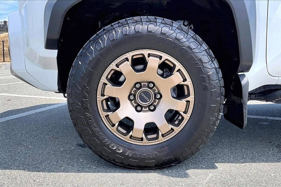 2025 Toyota 4Runner 6th Gen - Image 6 of 11