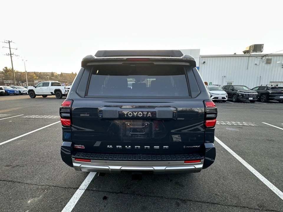 2025 Toyota 4Runner 6th Gen - Image 8 of 12
